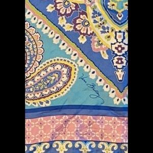 Vera Bradley scarf
Capri blue
100% silk